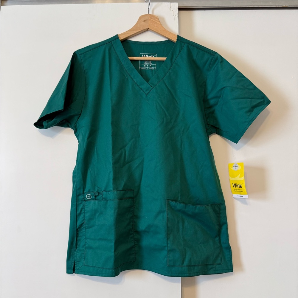 Wink Woman’s Short Sleeve Scrub Top in Hunter Green